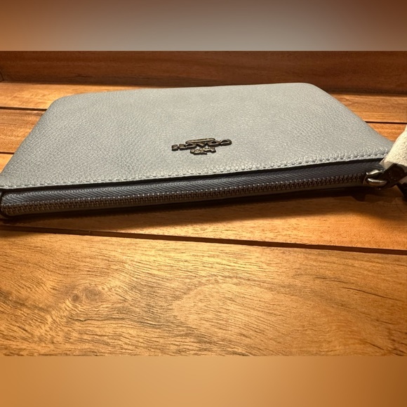 Coach Bluebell Small Wristlet NWT Chic and Stylish - Picture 10 of 11